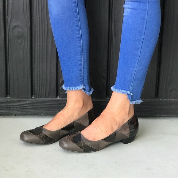 Patch Pattern Orthotic Leather Kitten Heel Wedge - Picture 2 of 8